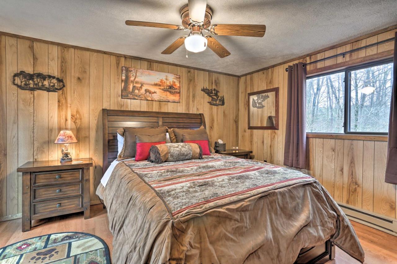 Bear Den Rustic Pocono Lake Home With Game Room! Exterior foto